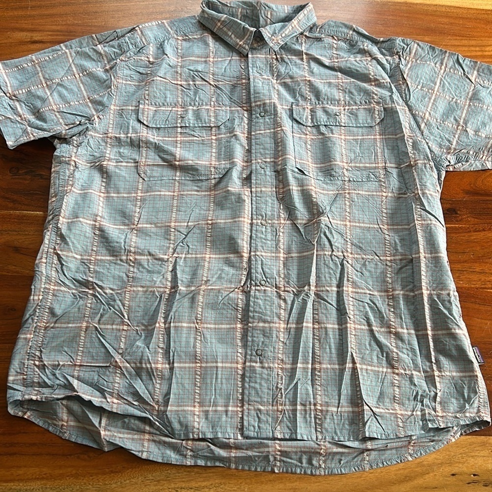 Men’s Patagonia button snap plaid shirt